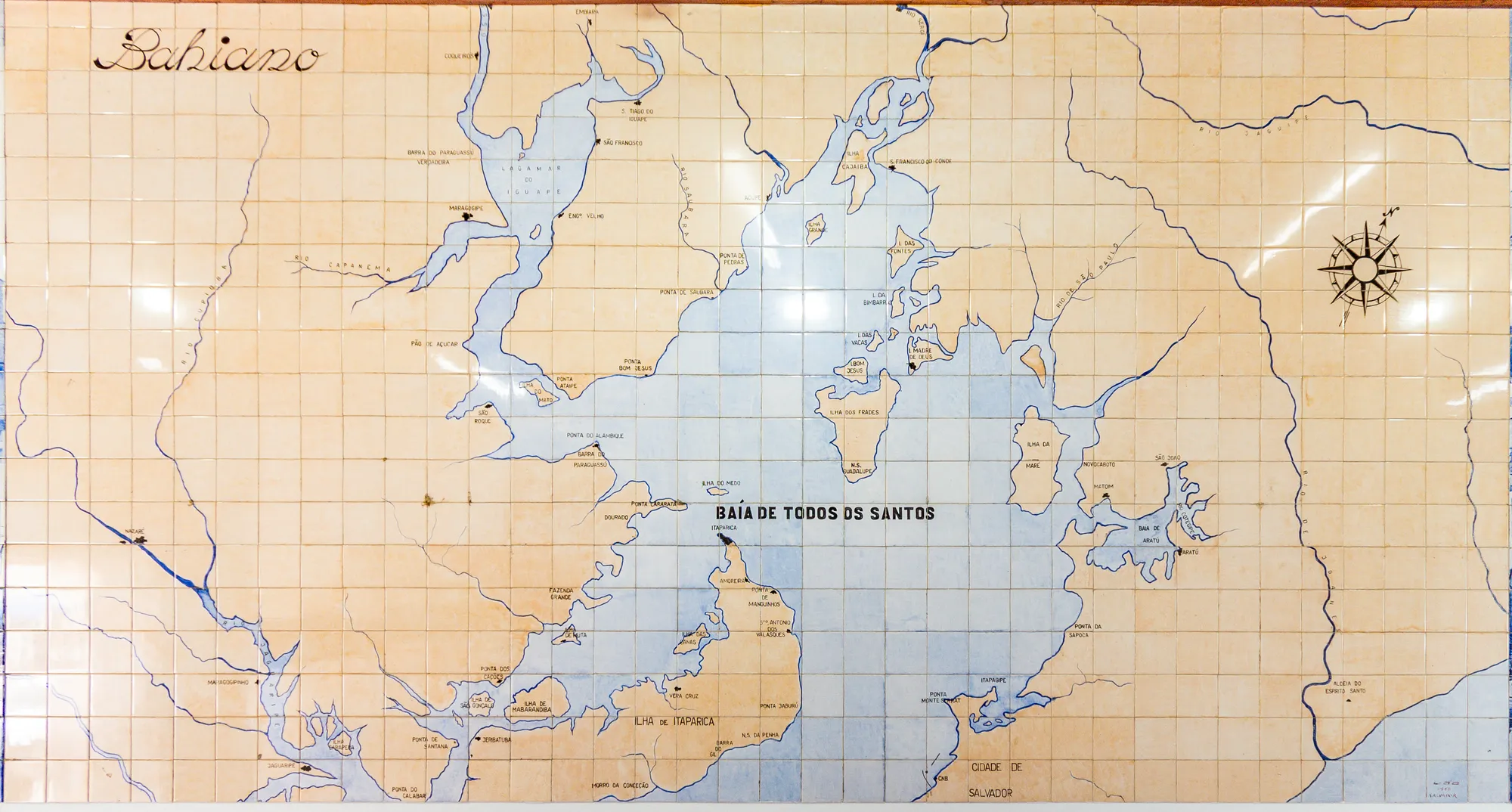 A Baía de Todos-os-Santos detalhada em azulejos