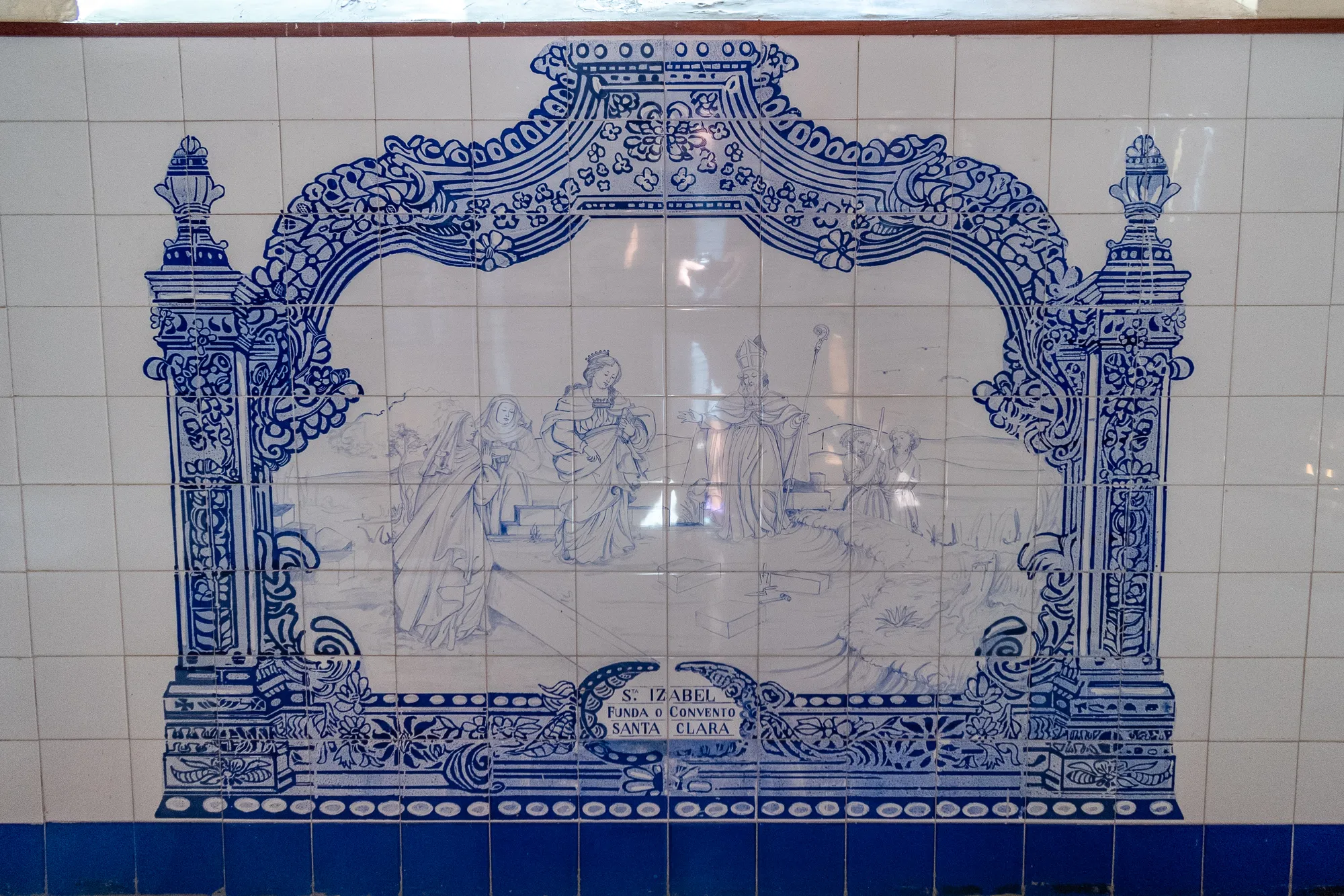 O Painel de Azulejos: A Fundação do Convento de Santa Isabel